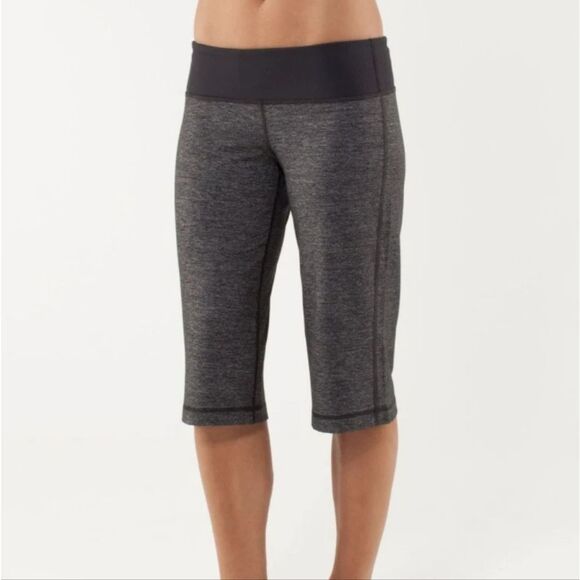 Lululemon Athletic Clam Digger II Crops Size 2 - Picture 1 of 7